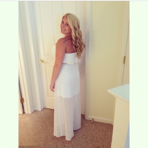 White dress - Picture 2 of 4